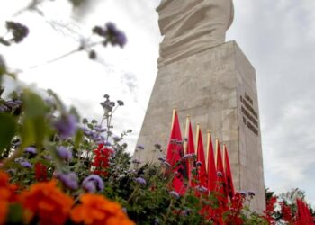 Kryeministri Rama uron shqiptarët për 29 Nëntorin: “Ju uroj një fundjavë të paqtë”