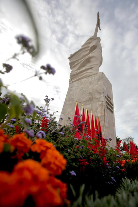 Kryeministri Rama uron shqiptarët për 29 Nëntorin: “Ju uroj një fundjavë të paqtë”