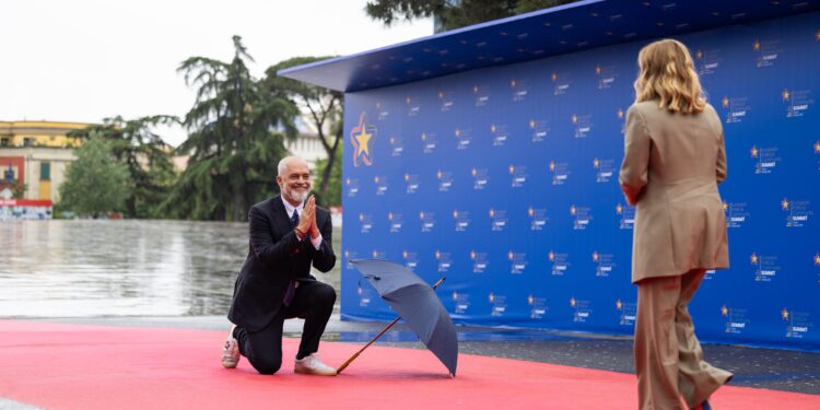 Rama “skllav i Melonit”: Shqipëria gati të bëjë çfarë të dojë Italia!