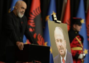 “Hipokrit i pafytyrë”, Bardhi: Rama nuk ka lënë gjë pa thënë e pa bërë kundër Fatos Nanos!