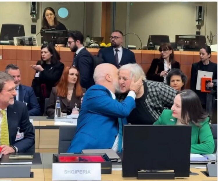 Sjellja e Ramës në Bruksel, reagon gazetari grek: Ka blerë figura publike në SHBA dhe Europë për të qenë në pushtet