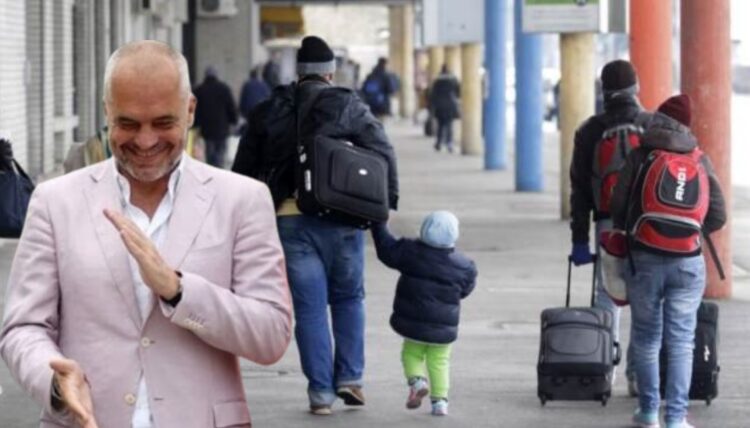 Shqipërisë i ikin edhe fëmijët/ Rritet numri i të miturve që emigrojnë drejt Europës