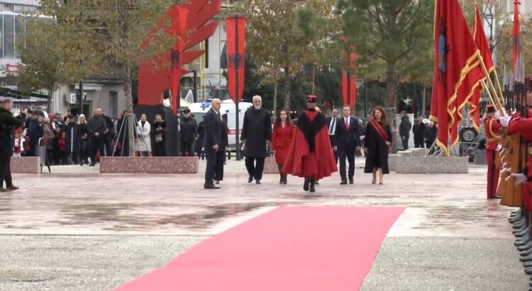 Nis ceremonia e 113-vjetorit të Pavarësisë në Vlorë, mbërrin Edi Rama dhe Vjosa Osmani