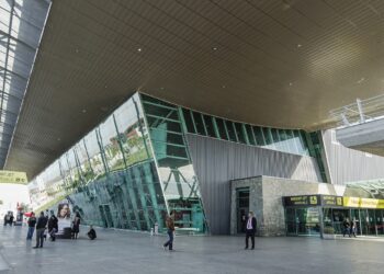 Kontrolle të forta në Rinas/ Pranga Denis Xhelilit, furnizonte Anglinë me drogë të klasit A