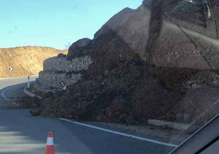 U përurua para dy muajsh nga Balluku, nis të degradojë rruga Qukës-Qafë Plloçë që kushtoi 260 mln euro