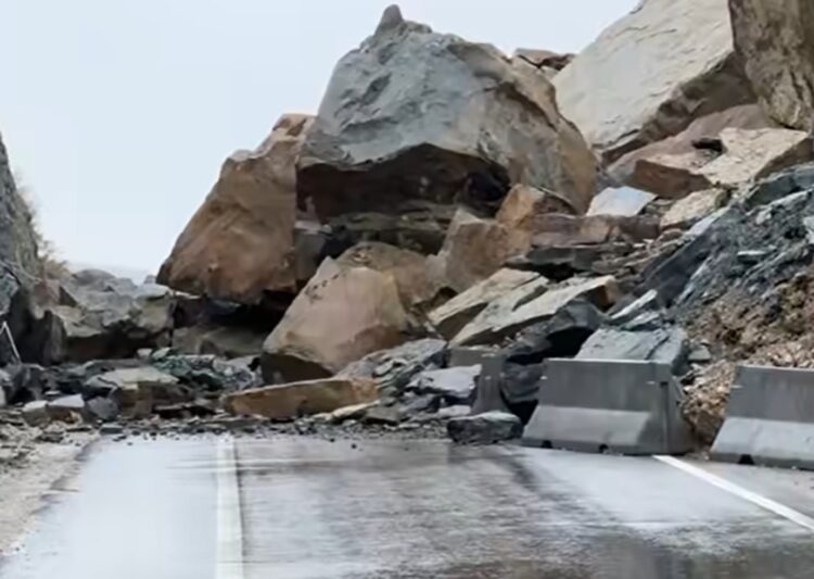 Rrëshqitja në Qukës–Qafë Plloçë, Himçi: Rruga ‘strategjike’ kthehet në kërcënim për qytetarët (VIDEO)