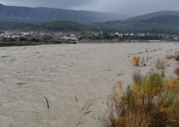 Lumi Seman në Fier del nga shtrati, përmbyten tokat në Suk, Imësht e Seman