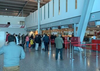 Shqiptarët pushtojnë Evropën për festat e Nëntorit: 82 avionë nisen vetëm të premten nga Rinas