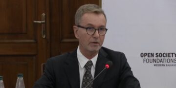 Gonzato ‘i ngrin buzëqeshjen’ Ramës: Mbyllja e kapitujve për negociatat është më e vështirë se sa çelja