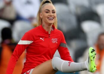 Hajdutët bastisin shtëpinë e Alisha Lehmann, futbollistja iu përgjigjet me ironi