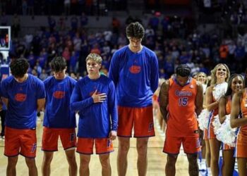 Adoleshenti më i gjatë në botë thyen rekord në basketbollin amerikan