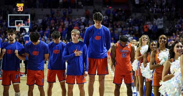 Adoleshenti më i gjatë në botë thyen rekord në basketbollin amerikan