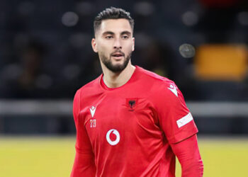 Gardiani kuqezi blindon portën, Strakosha vendoset në  krahun e më të mirëve