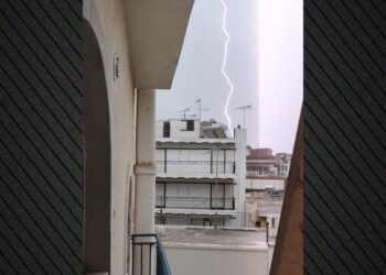 Stuhia e fortë godet Greqinë, 1 mijë shkrepëtima në më pak se 2 orë