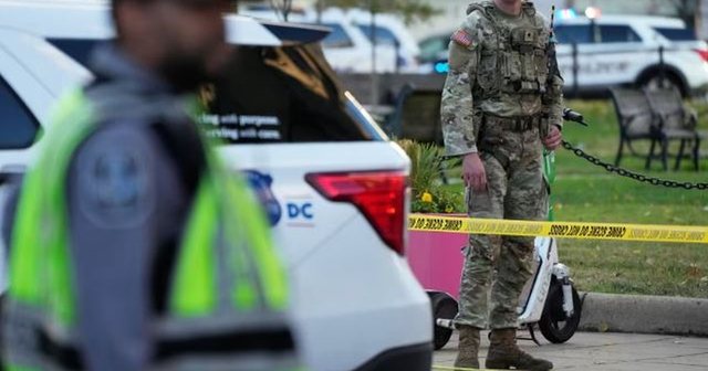 Plagosja e dy ushtarëve të Gardës Kombëtare në Uashington/ Ndalohet autori, evakuohet Shtëpia e Bardhë (VIDEO)