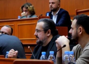 Mbledhja e Këshillit Bashkiak nis me debate, Teliti: E nxorët Veliajn nga dera dhe e futët nga dritarja