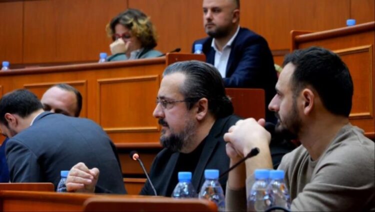 Mbledhja e Këshillit Bashkiak nis me debate, Teliti: E nxorët Veliajn nga dera dhe e futët nga dritarja