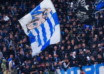 Tirana në krizë, tifozët braktisin stadiumin dhe bardheblutë