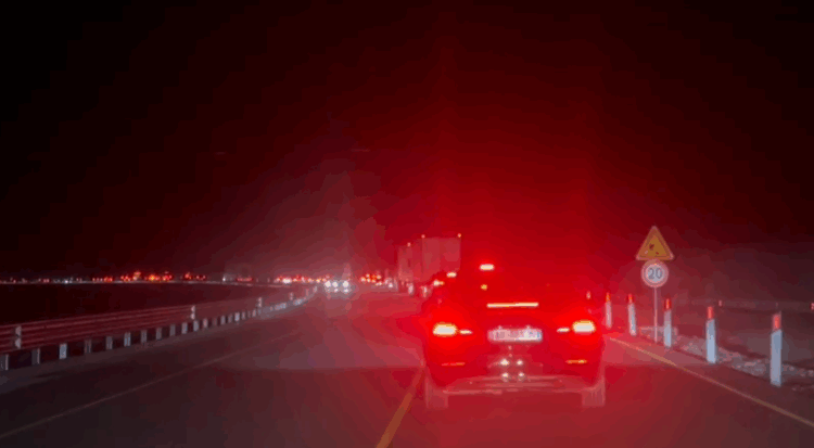 Trafik i rënduar drejt Tiranës radhë kilometrike në aksin rrugor Librazhd–Elbasan–Tuneli i Kërrabës