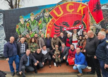 Artisti dibran i jep shpirt muralit kushtuar heronjve të UÇK-së në Deçan