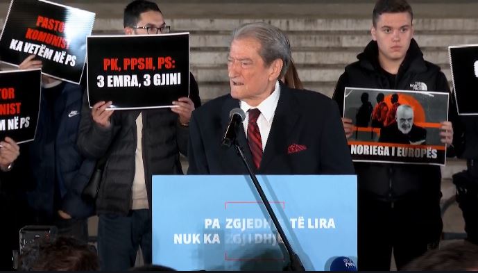 Berisha mbyll protestën para Kryeministrisë: Kjo foltore nuk ndalet! Themelon lëvizjen e fuqishme…