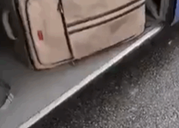 (VIDEO) “Kush të futi aty?”/ Gruaja gjendet në një valixheje në autobus, autoritetet nisin hetimet