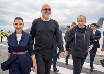 Behgjet Pacolli konfirmon farsën me garën për Aeroportin e Vlorës