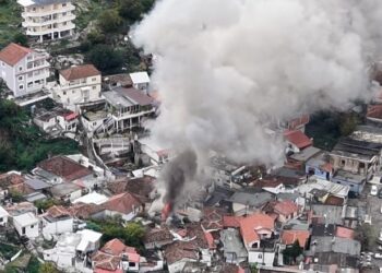 Shkrumbohen nga flakët dy banesa në Shkodër, familjet në qiell të hapur