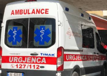 Lezhë/ Sulmohet një person, e nxjerrin nga makina dhe e godasin, përfundon tek Trauma