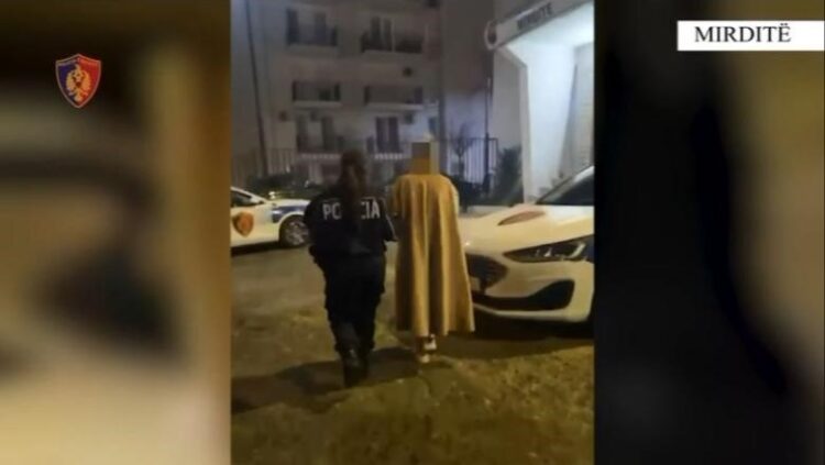 Mirditë/ Arrestohet 35-vjeçarja, i gjendet pistoletë pa leje