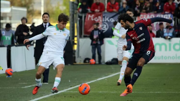 Cagliari i blokon rrugën Romës në garën për titull, “verdhekuqtë” mposhten në transfertë