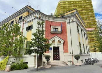Prokuroria arreston 6 zyrtarë të bashkisë Tiranë, ja përse akuzohen
