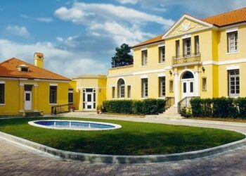 Ambasada e SHBA në Tiranë paralajmëron: Martesat për dokumente janë krim federal