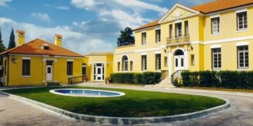 Ambasada e SHBA në Tiranë paralajmëron: Martesat për dokumente janë krim federal