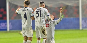 Dinamo dominon Flamurtarin me tre gola në Vlorë, ngjitet në vendin e tretë