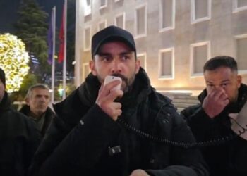 Protesta përpara kryeministisë, Lapaj akuza Endri Shabanit: Shërbëtor i Ramës