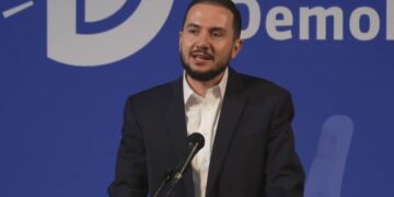 “Ata që hipin në makina me banditë, i ka në krah”, Salianji i përgjigjet Berishës, pas akuzave për Suel Çelën: Mjerim politik, do vazhdoj takimet