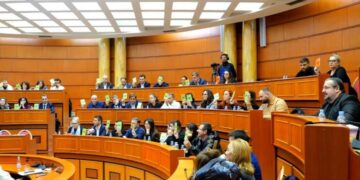 Buxheti 400 mln € i Tiranës kalon pa Veliajn, PD shpërthen: Vendim i paligjshëm