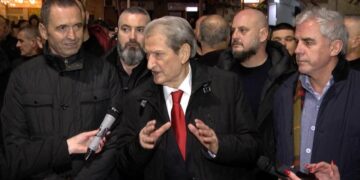 Salianji në protestë, Berisha: Çdokush është i mirëpritur, kjo betejë s’do të ndalet