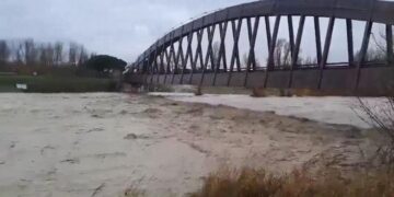 Italia përfshihet nga moti ekstrem, alarm nga veriu në jug