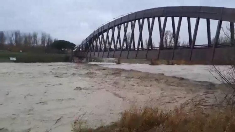 Italia përfshihet nga moti ekstrem, alarm nga veriu në jug