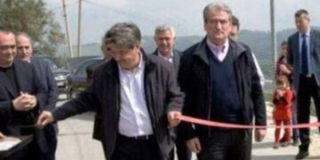 Akuzat për “turma të importuara” ndaj Salianjit, por dikur Berisha përuronte rrugë krah Benet Becit