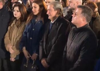 Sali Berisha në tubim para Kryeministrisë, nis “Foltorja 2” me qytetarët