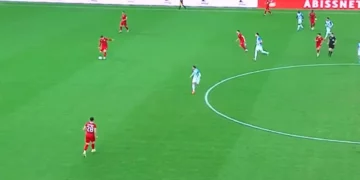 Derbi Tirana-Partizani/ Shpërthen festa e kuqe në “Arenën Kombëtare”, ‘Demat’ në avantazh për 7 minuta