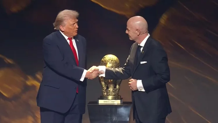 Giani Infantino i jep Presidentit Donald Trump “Çmimin e Paqes FIFA”