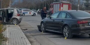 Aksident i rëndë në Kamëz, përplasen 2 automjete, 4 të plagosur