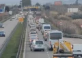 Përplasje makinash zinxhir në aksin Lushnjë-Fier, radhë e gjatë trafiku