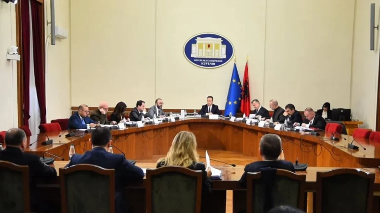 SPAK nuk ka dorëzuar 10 mijë, por 16 mijë faqe prova kundër Ballukut/ Deputetët akoma s’kanë firmosur të mos nxjerrin sekretin