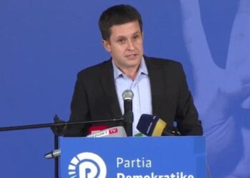 Durrës/ Alimehmeti: Kjo qeveri hiqet nga e djathta që vë interesin e Shqipërisë para partisë