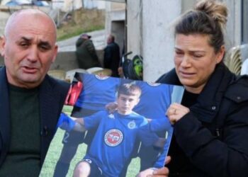 “Mos na i merrni fëmijët”, Nëna e Martin Canit reagon pas vdekjes së adoleshenti në Durrës